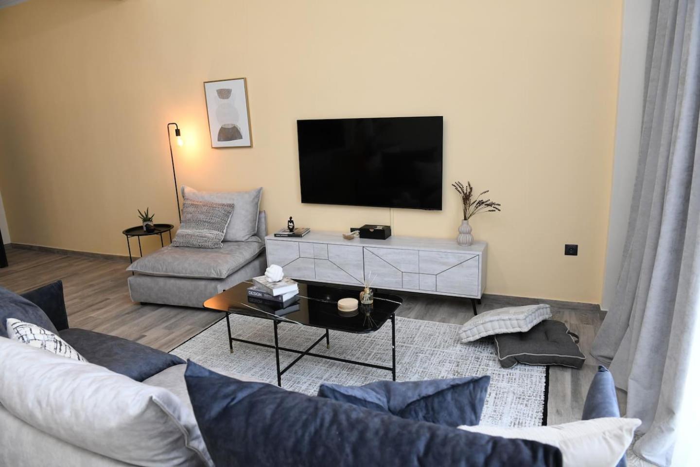 Konstantina Apartment Афіни Екстер'єр фото