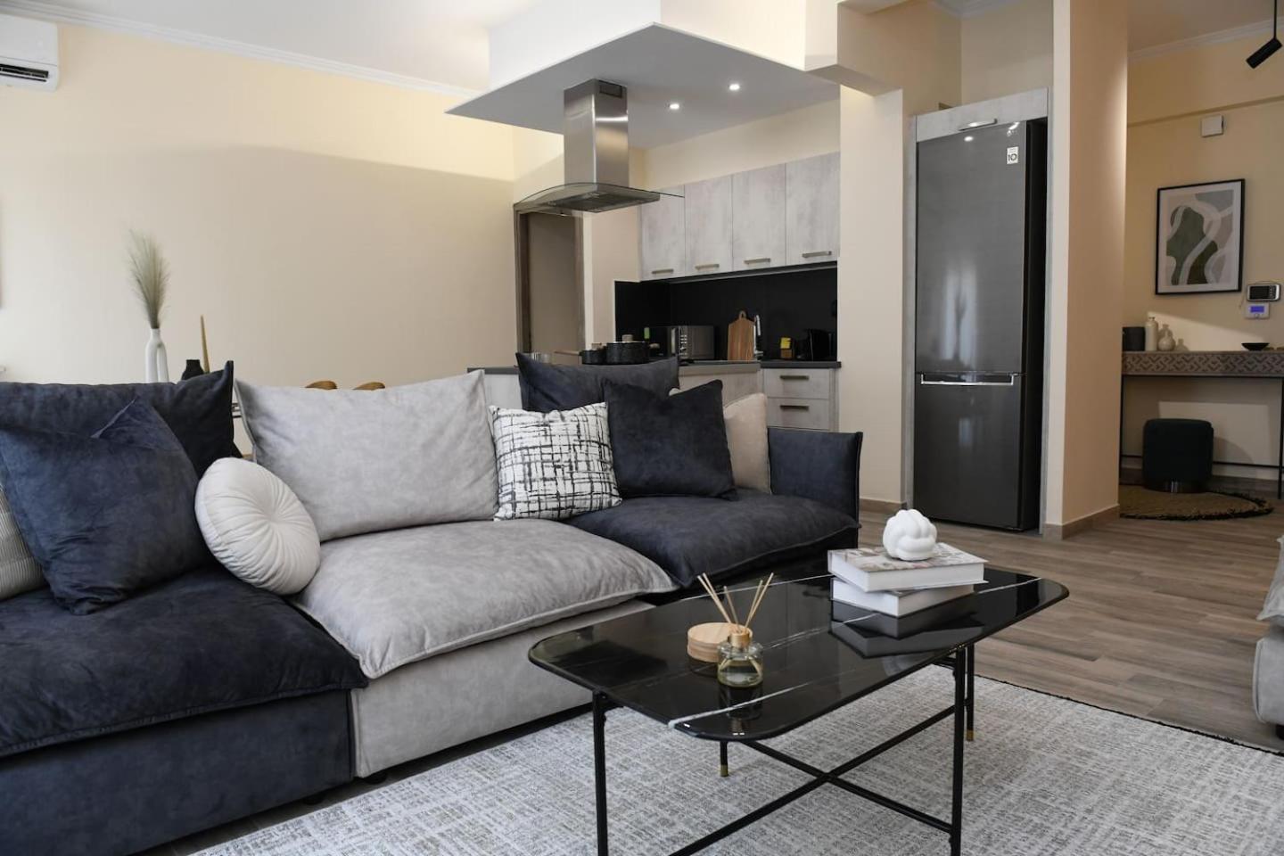 Konstantina Apartment Афіни Екстер'єр фото